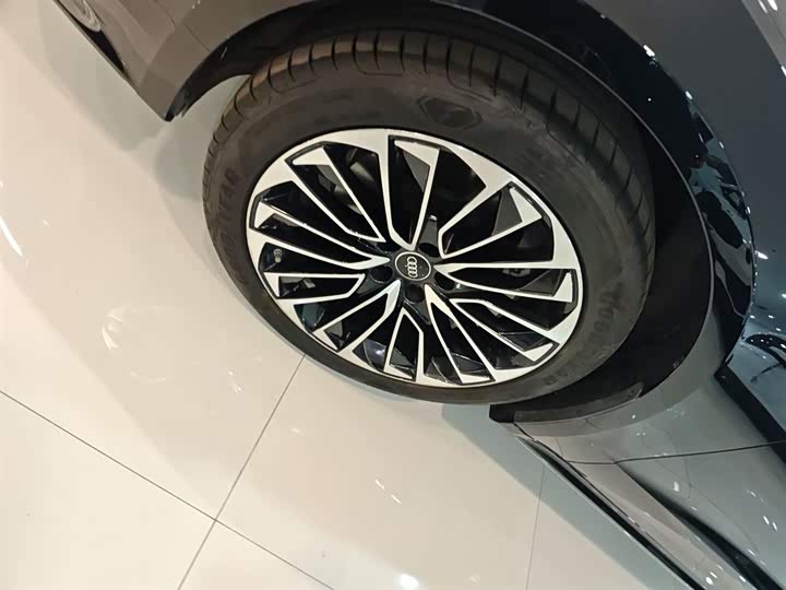 Фото 23 - Audi A7L