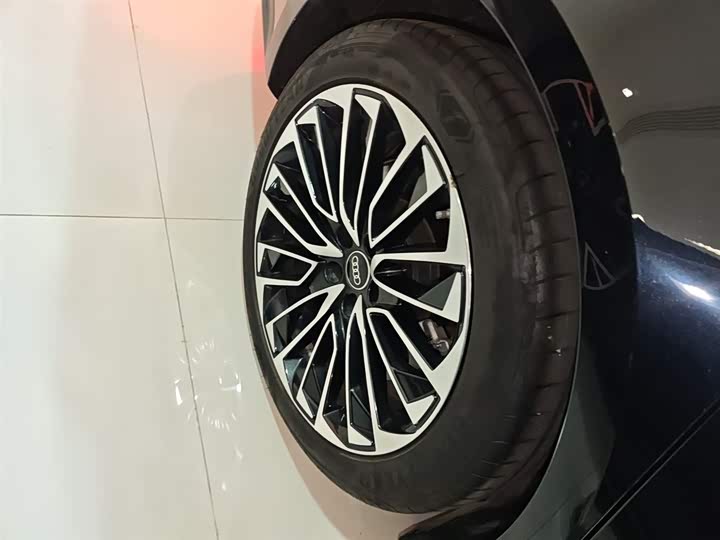 Фото 26 - Audi A7L