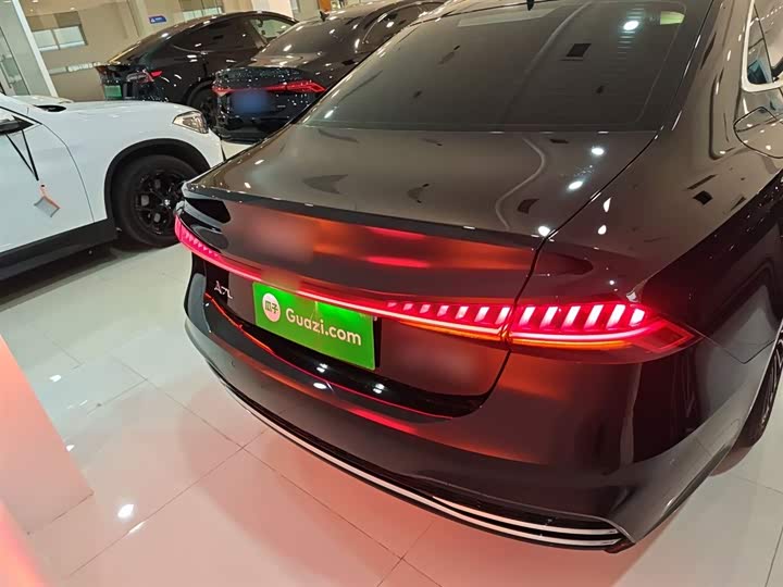 Фото 6 - Audi A7L