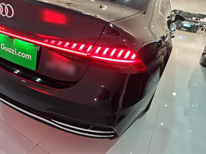 Фото 8 - Audi A7L