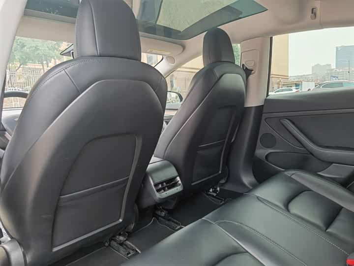 Фото 16 - Tesla Model 3