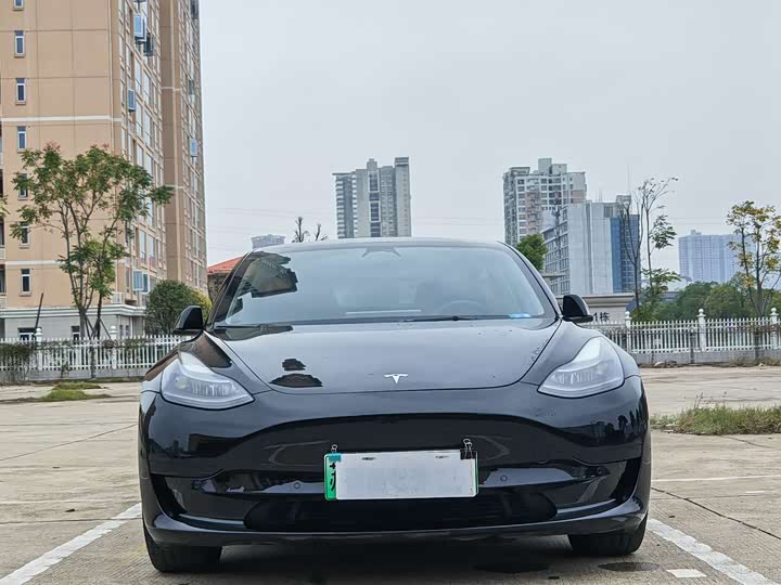 Фото 2 - Tesla Model 3