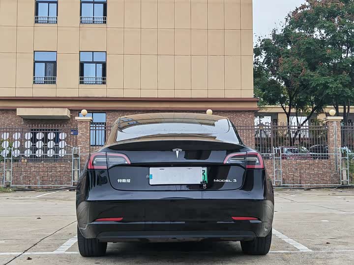 Фото 5 - Tesla Model 3