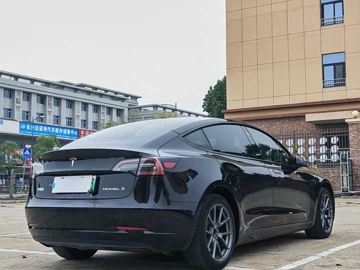 Фото 6 - Tesla Model 3