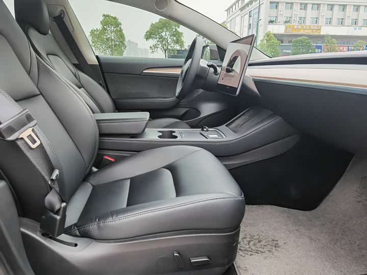 Фото 9 - Tesla Model 3