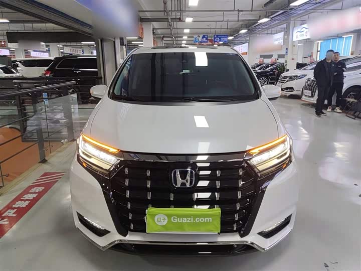 Фото 3 - Honda Elysion