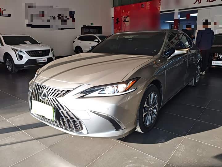 Фото 2 - Lexus ES