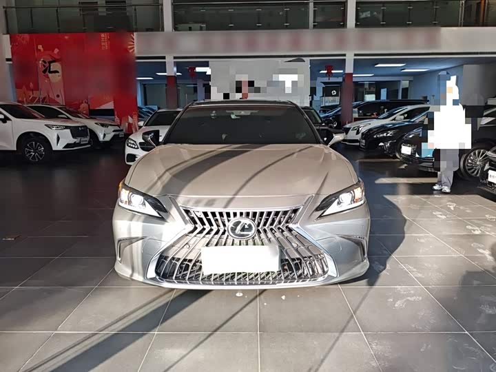 Фото 3 - Lexus ES