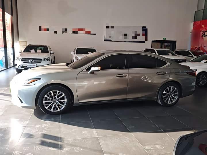 Фото 5 - Lexus ES