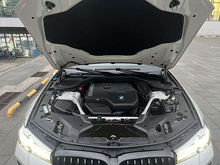 Фото 13 - BMW 5 Series