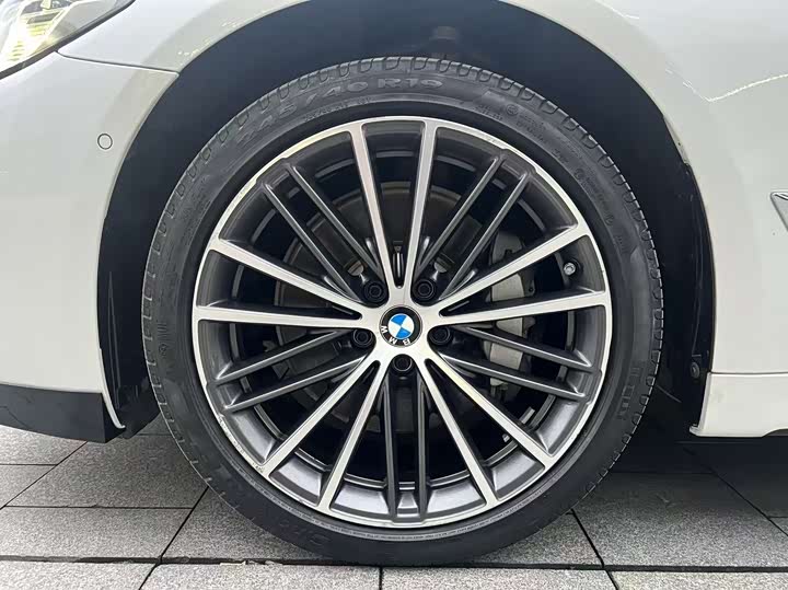 Фото 14 - BMW 5 Series