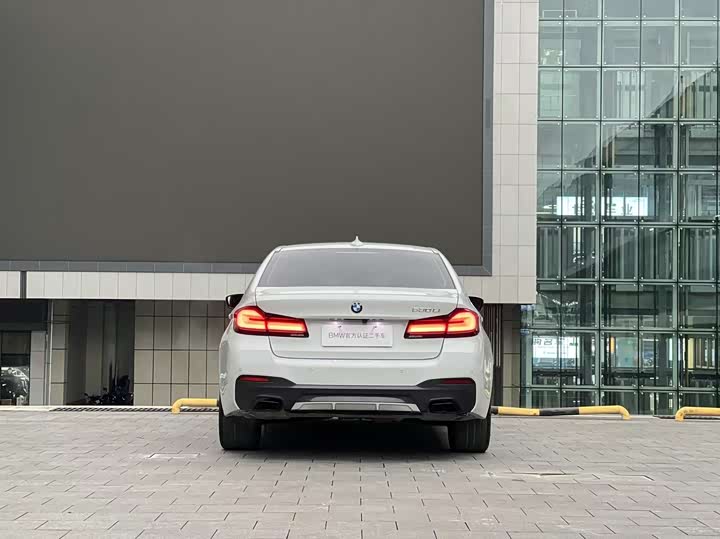 Фото 16 - BMW 5 Series