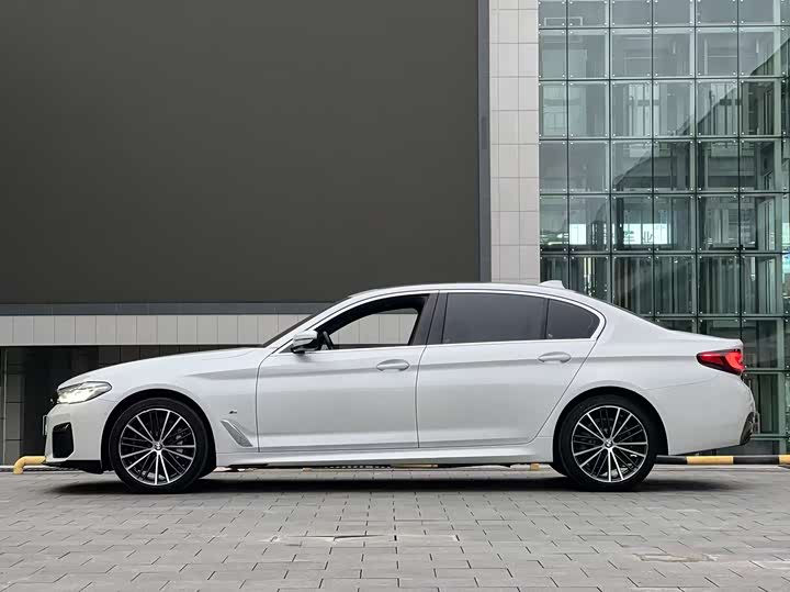 Фото 3 - BMW 5 Series