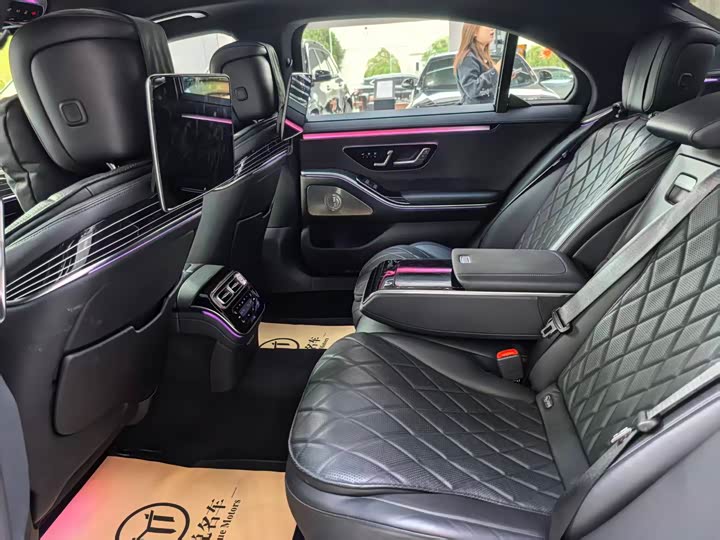 Фото 12 - Mercedes-Benz S-Class