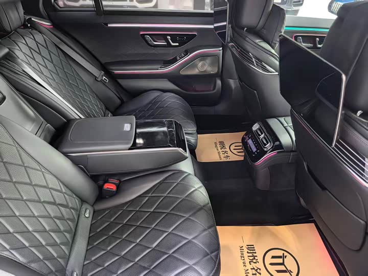 Фото 13 - Mercedes-Benz S-Class