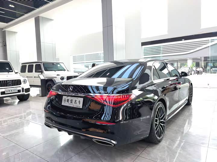 Фото 15 - Mercedes-Benz S-Class