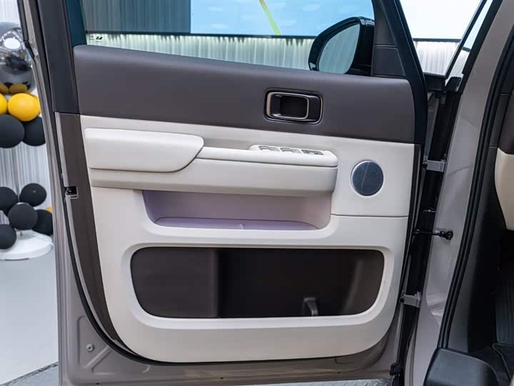 Фото 17 - LiXiang Mega