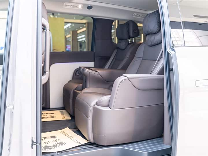 Фото 2 - LiXiang Mega