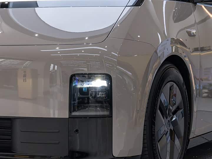 Фото 8 - LiXiang Mega