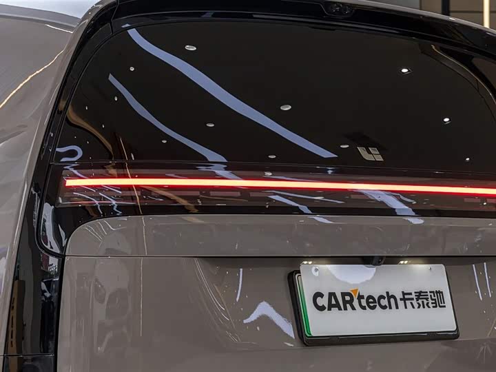 Фото 9 - LiXiang Mega