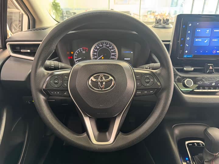 Фото 15 - Toyota Corolla