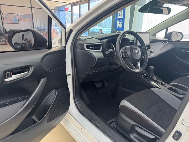 Фото 7 - Toyota Corolla