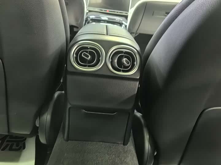 Фото 22 - Mercedes-Benz C-Class