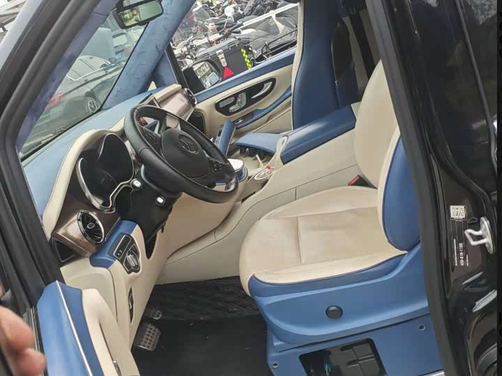 Фото 5 - Mercedes-Benz V-Class