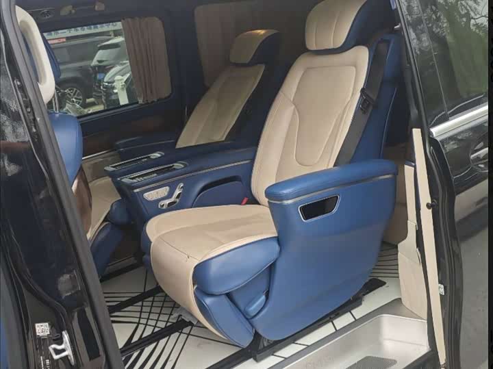 Фото 6 - Mercedes-Benz V-Class