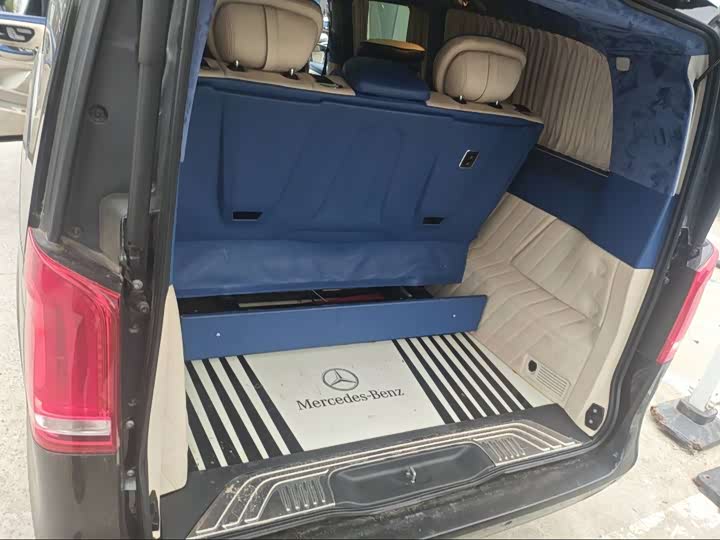 Фото 7 - Mercedes-Benz V-Class