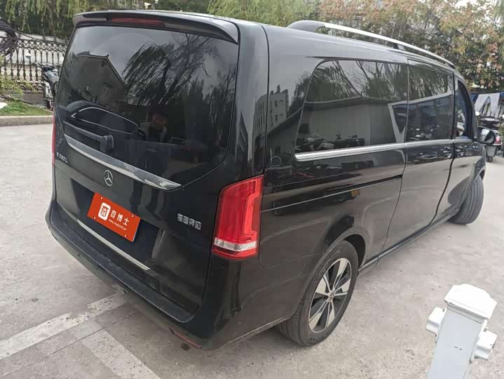 Фото 8 - Mercedes-Benz V-Class