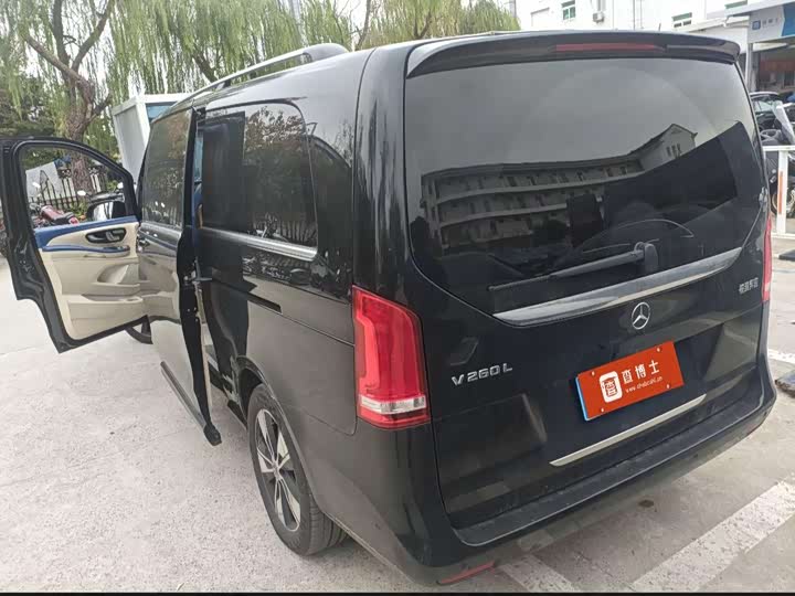 Фото 9 - Mercedes-Benz V-Class