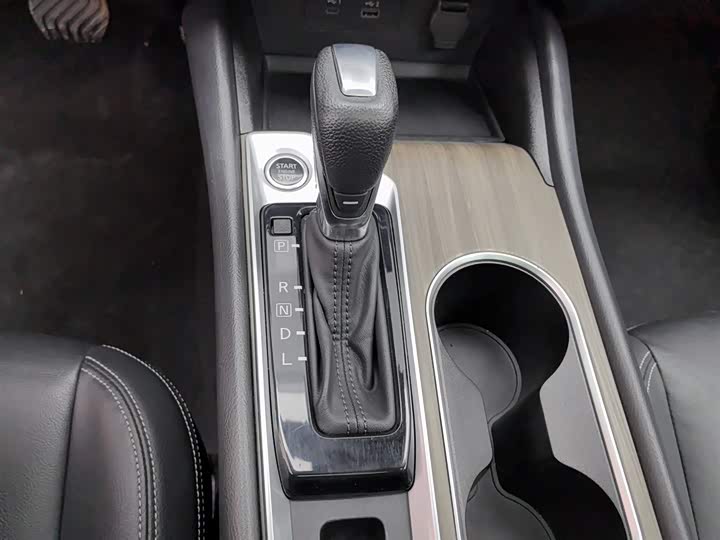 Фото 13 - Nissan Teana