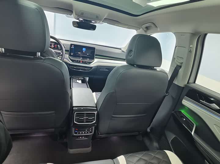 Фото 16 - Volkswagen ID.6 Crozz