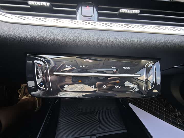 Фото 10 - Bestune B70