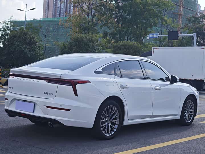 Фото 12 - Bestune B70