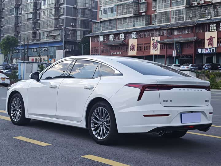 Фото 14 - Bestune B70