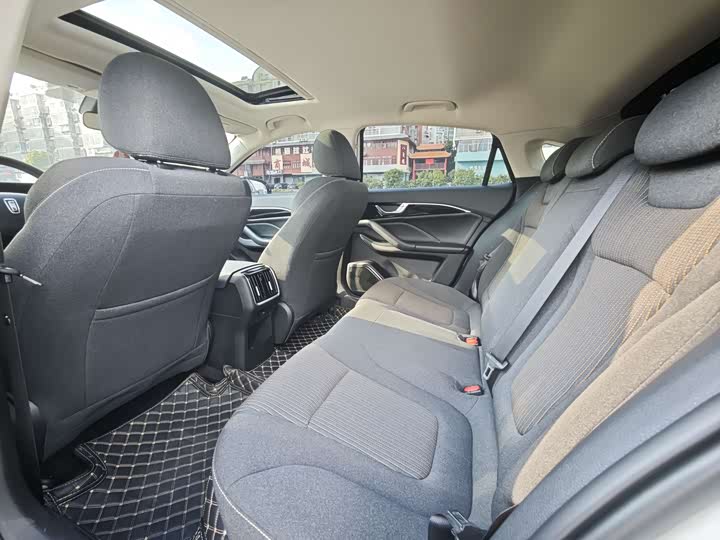 Фото 4 - Bestune B70