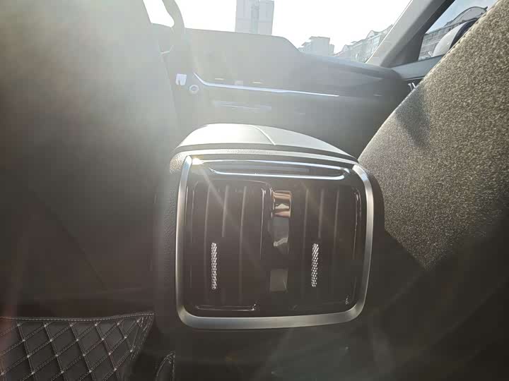 Фото 5 - Bestune B70