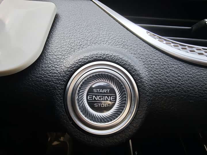 Фото 8 - Bestune B70