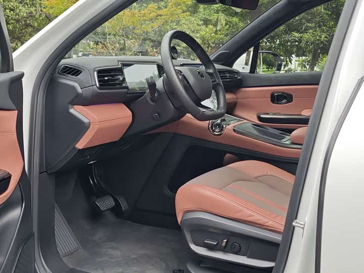 Фото 12 - Nio EC6