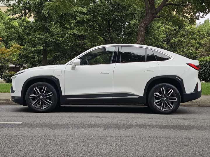 Фото 16 - Nio EC6