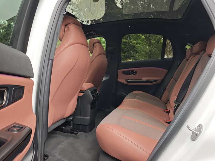 Фото 9 - Nio EC6