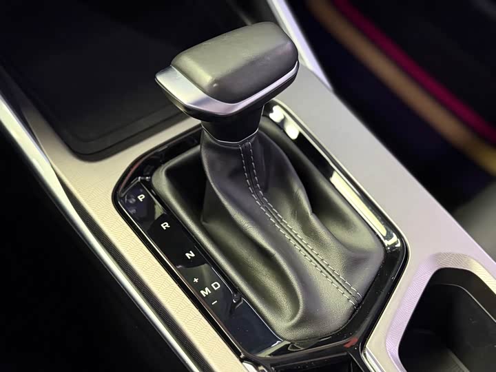 Фото 10 - Geely Emgrand