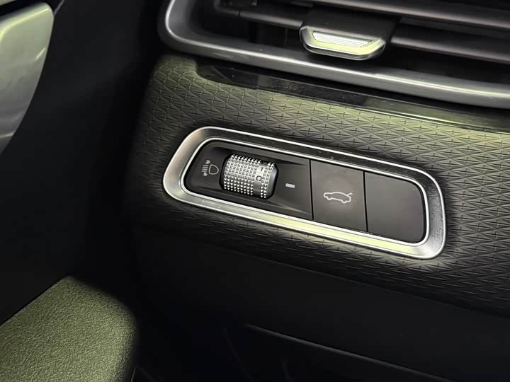 Фото 13 - Geely Emgrand