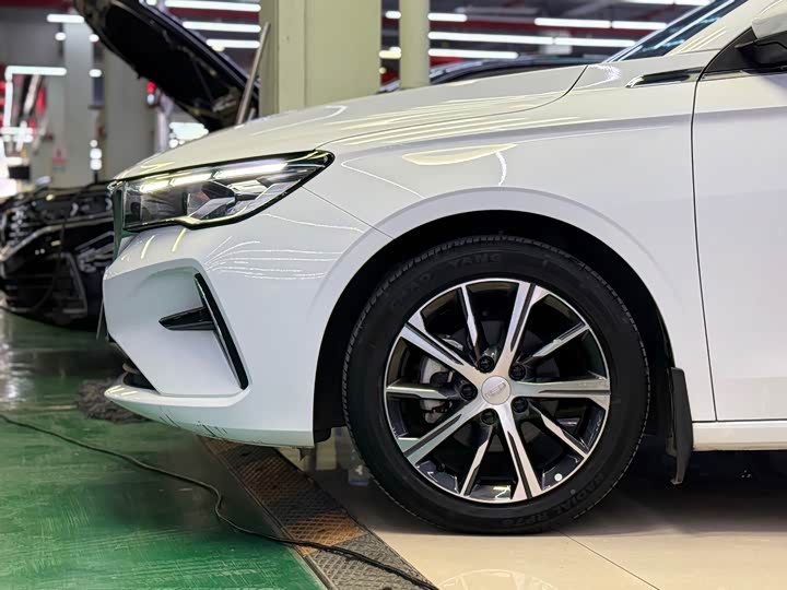 Фото 19 - Geely Emgrand