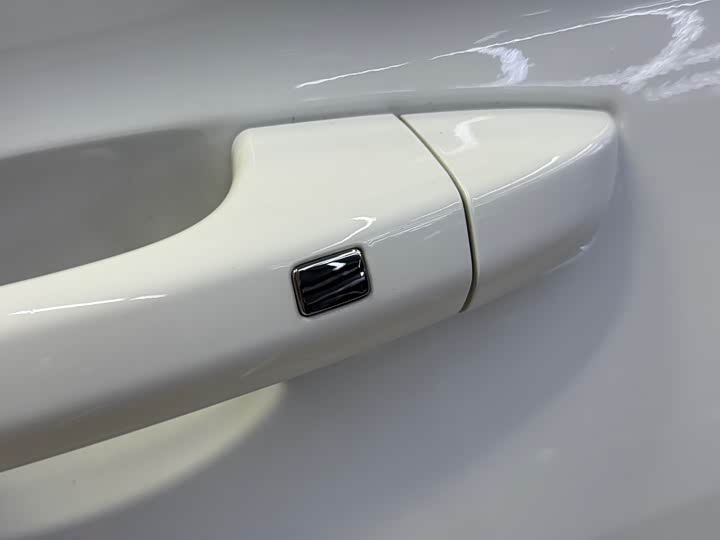 Фото 21 - Geely Emgrand