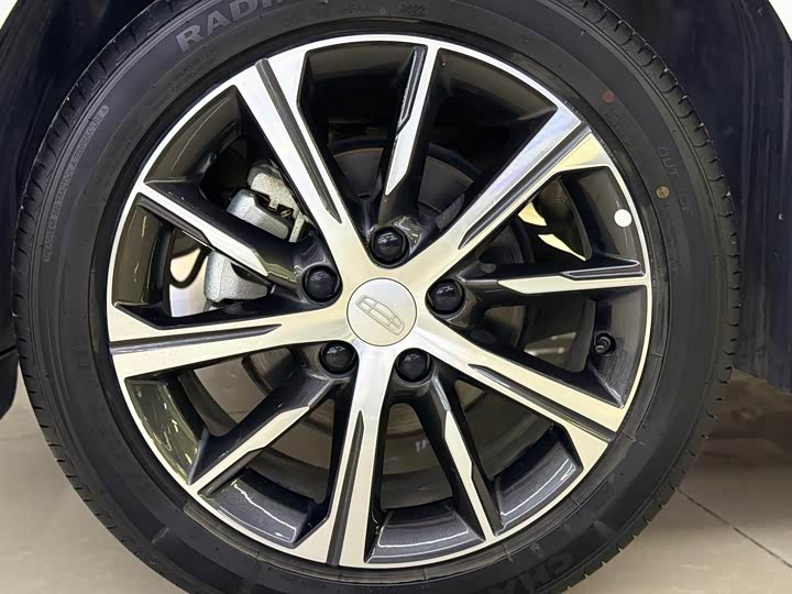 Фото 24 - Geely Emgrand