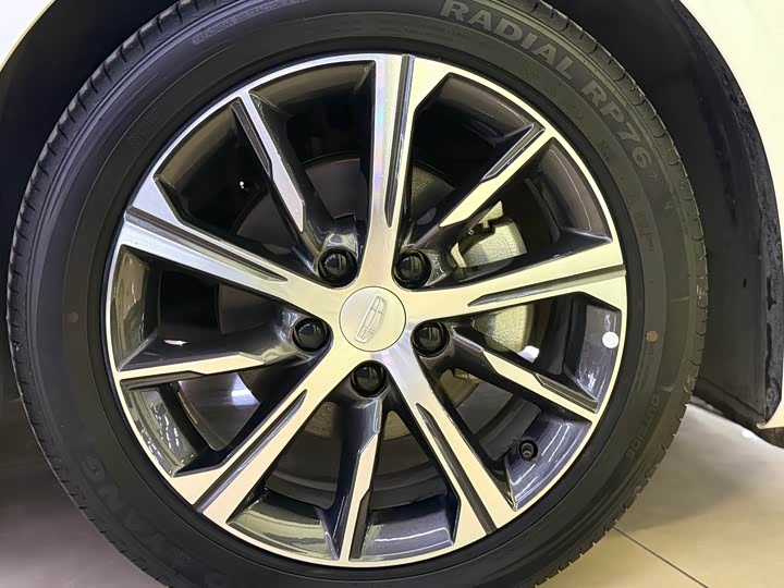 Фото 25 - Geely Emgrand