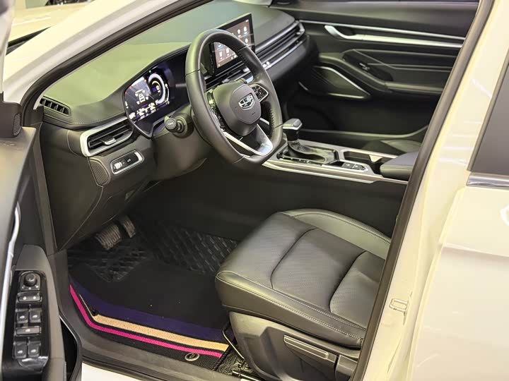 Фото 4 - Geely Emgrand